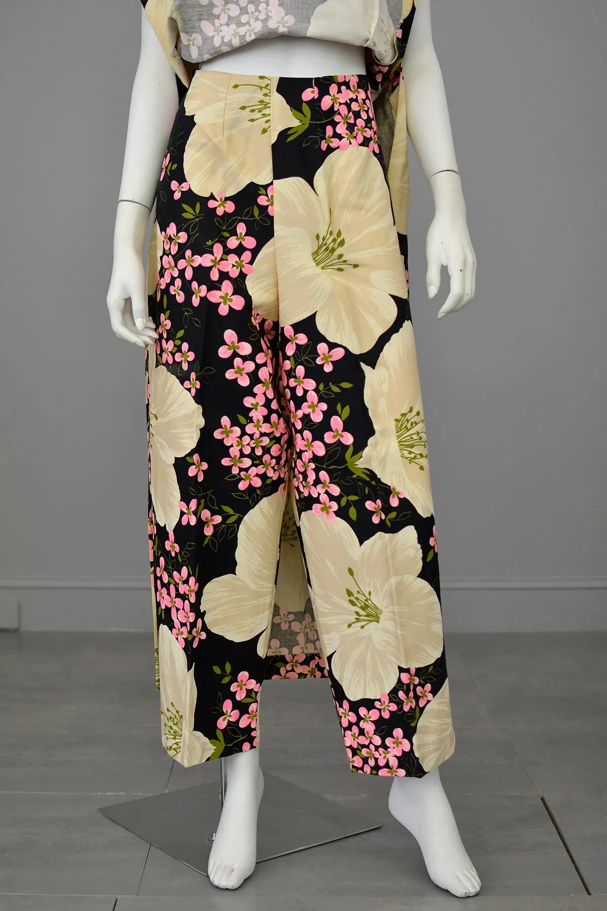 1960s Two Piece Dress Hawaiian Hibiscus Floral Print Tunic and Pants Hostess Lounging Set