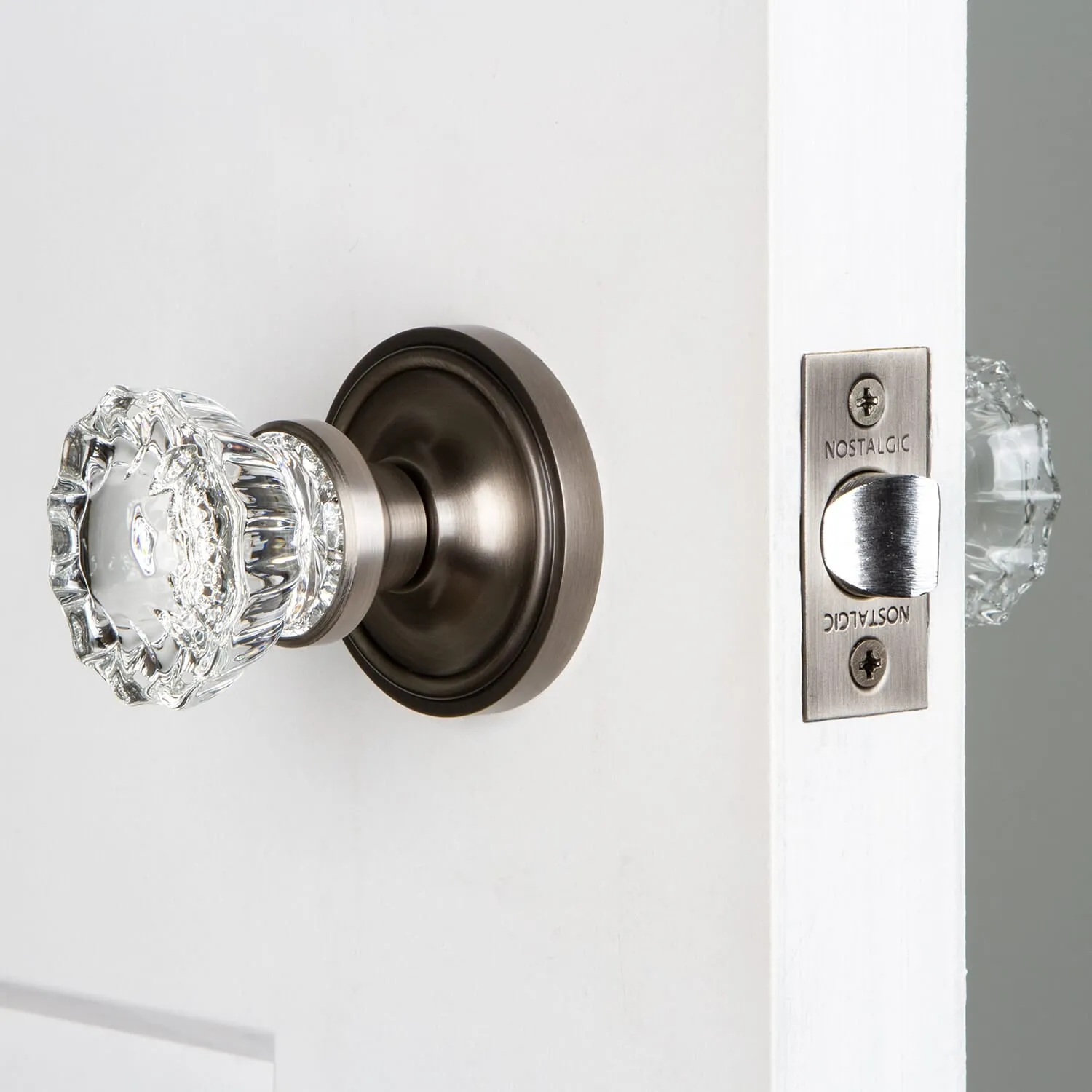 Classic Rosette with Crystal Knob in Antique Pewter