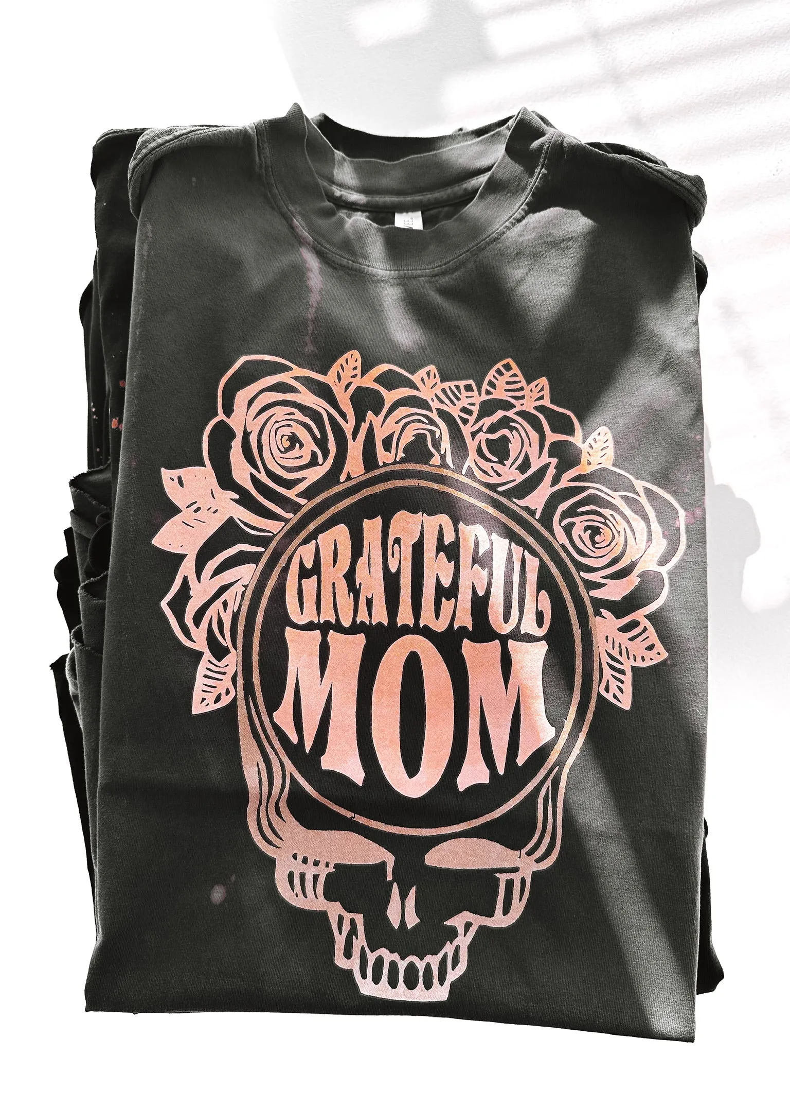 GRATEFUL MOM BLEACHED OUT SIDE SLIT TEE